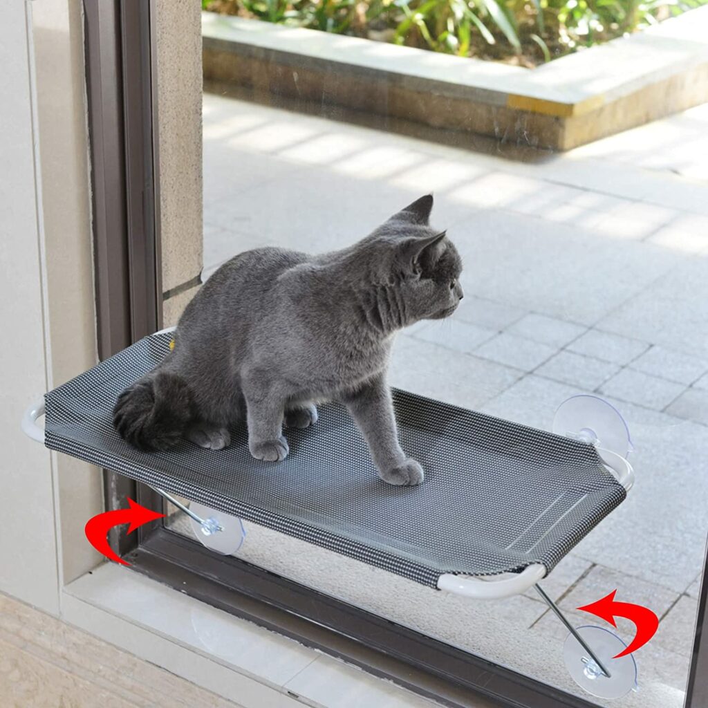 Hamac / chaise longue grise pour chat à ventouse pour une fixation sur une fenêtre